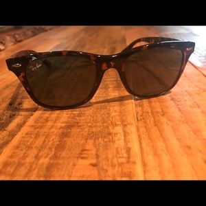 Ladies Ray Ban Sunglasses RB41965-F